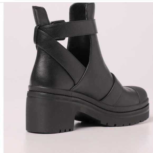 Michael Kors Corey Cut-Out Buckle Ankle Boot In Grained Leather Size 7 - Picture 10 of 16